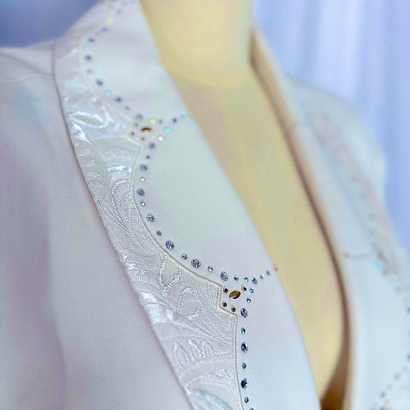 BEU Marc International Blazer with Intricate Beading and Notched Lapels (861) - Picture 6 of 15